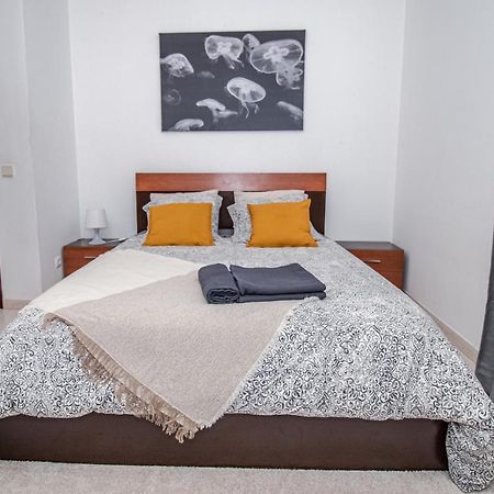 Charming Private Rooms In An Apartment A2 Penha - Faro Bagian luar foto