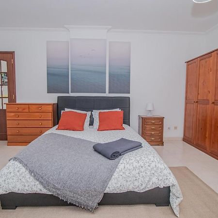 Charming Private Rooms In An Apartment A2 Penha - Faro Bagian luar foto