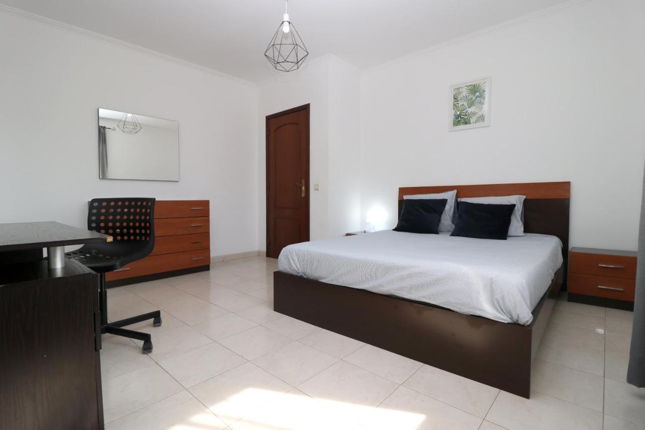 Charming Private Rooms In An Apartment A2 Penha - Faro Bagian luar foto