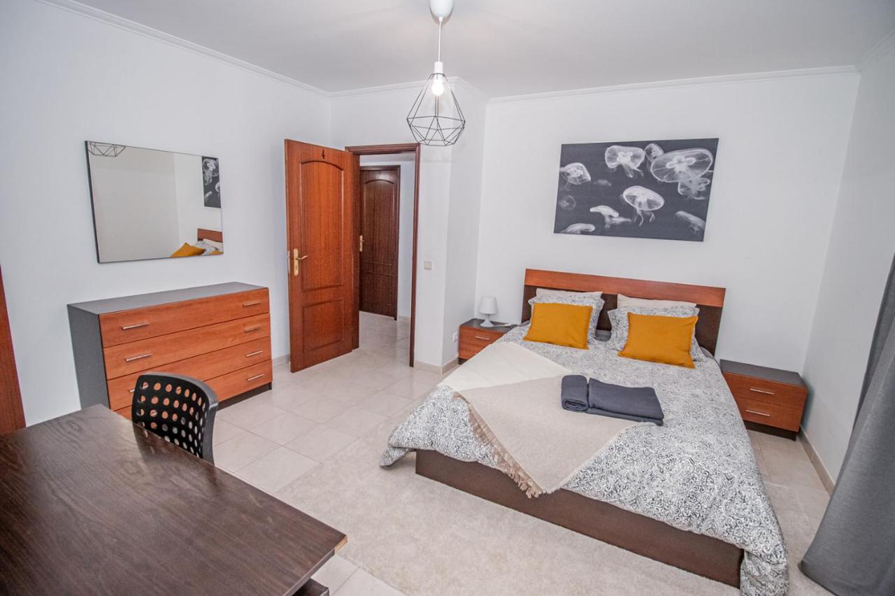 Charming Private Rooms In An Apartment A2 Penha - Faro Bagian luar foto