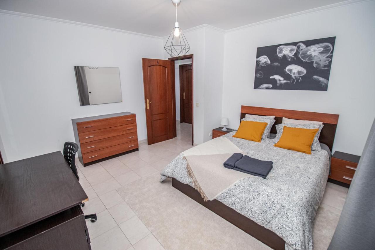 Charming Private Rooms In An Apartment A2 Penha - Faro Bagian luar foto