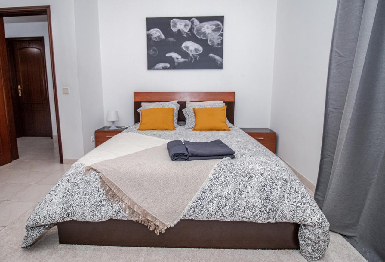 Charming Private Rooms In An Apartment A2 Penha - Faro Bagian luar foto
