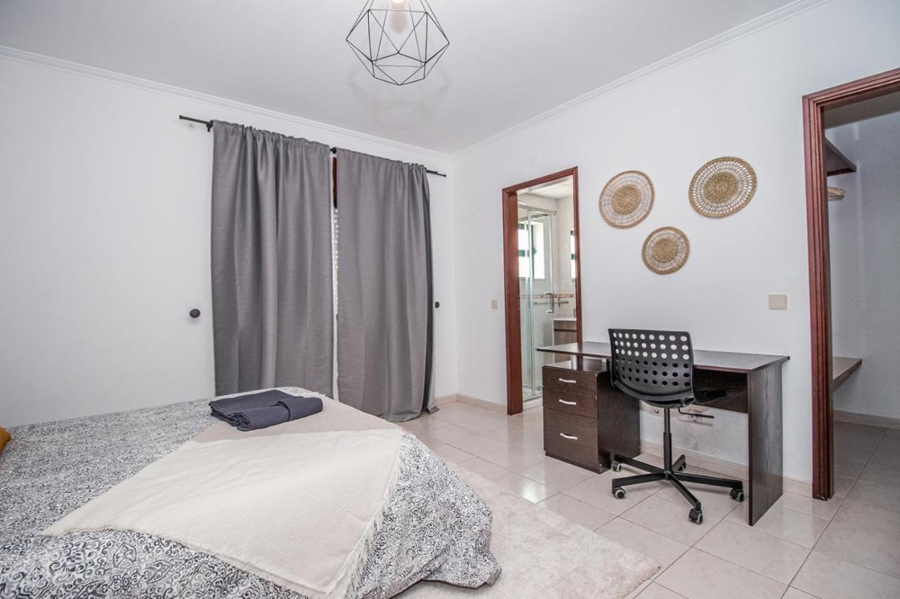 Charming Private Rooms In An Apartment A2 Penha - Faro Bagian luar foto