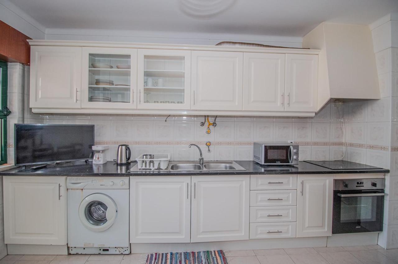 Charming Private Rooms In An Apartment A2 Penha - Faro Bagian luar foto