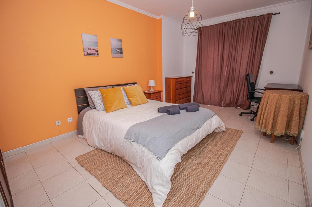 Charming Private Rooms In An Apartment A2 Penha - Faro Bagian luar foto