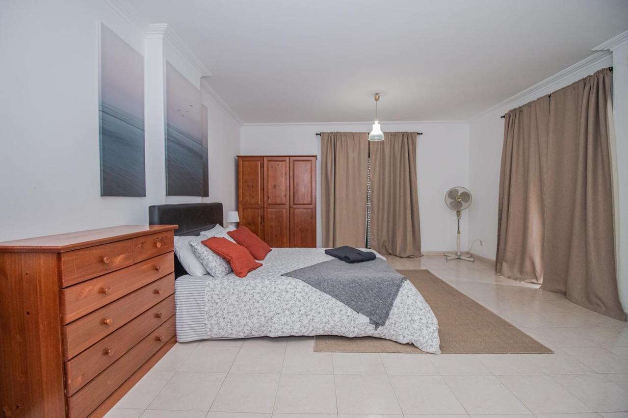 Charming Private Rooms In An Apartment A2 Penha - Faro Bagian luar foto
