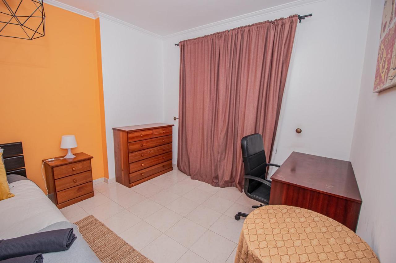 Charming Private Rooms In An Apartment A2 Penha - Faro Bagian luar foto