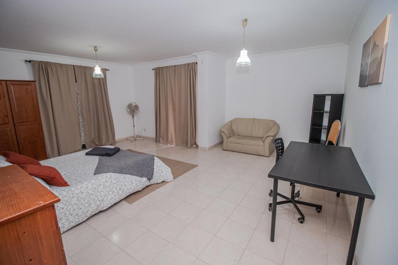 Charming Private Rooms In An Apartment A2 Penha - Faro Bagian luar foto